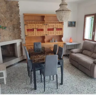 Casa con jardín , piscina y pozo