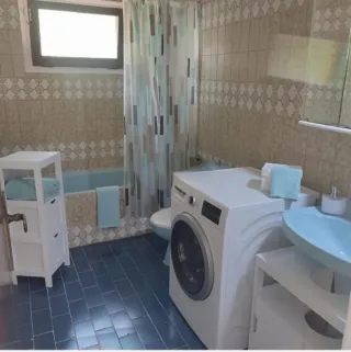 Casa con jardín , piscina y pozo