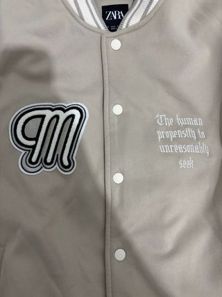 Chaqueta universitaria Zara Talla S