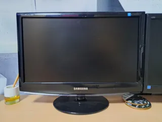 2 Monitores PC 17 Samsung y AOC