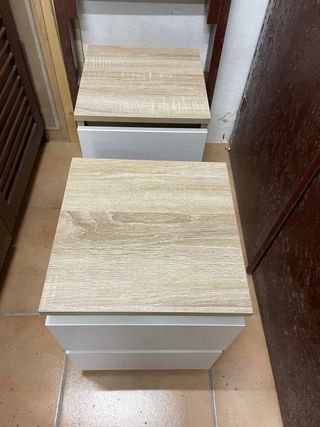 Coppia comodini 2 cassetti come nuovi.