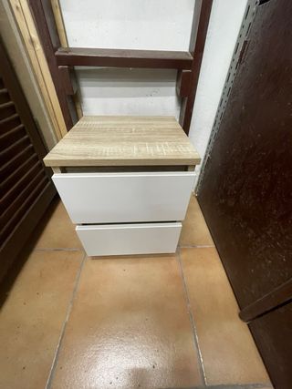 Coppia comodini 2 cassetti come nuovi.