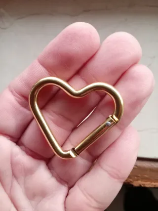 Mosquetón Corazón Dorado