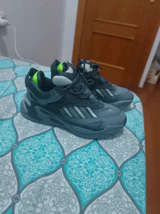 Zapatillas Adidas grises y verdes