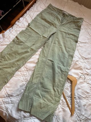 Pantalón cargo ancho verde Mango