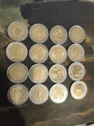48 Monete da 2 euro varie - Offro ascolto