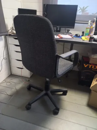 Silla de oficina ergonómica gris