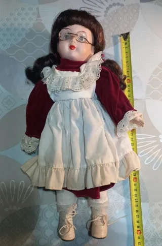 Muñeca de porcelana antigua