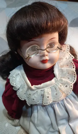 Muñeca de porcelana antigua