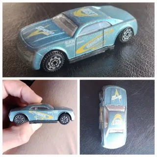 Coche de juguete azul tipo Hot Wheels