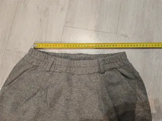 Pantaloni tuta grigi strappati