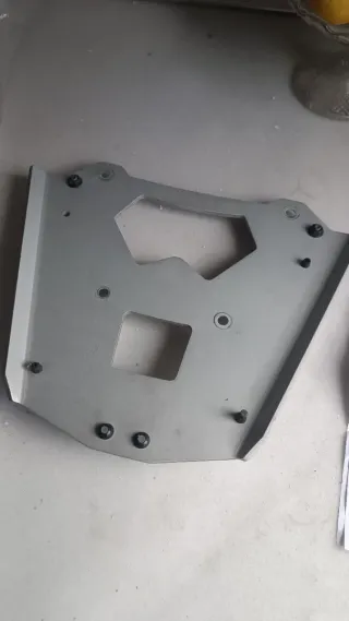 Placa Soporte Baúl Moto GIVI