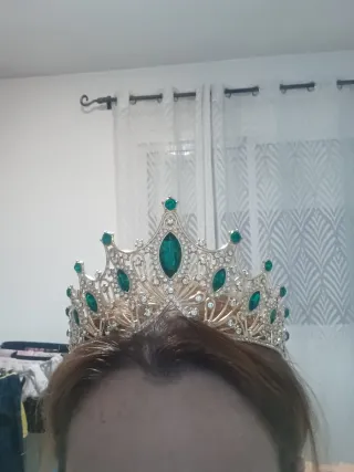 Corona Princesa Dorada con Piedras Verdes