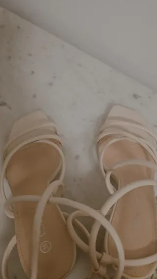 Zapatos de tacón beige