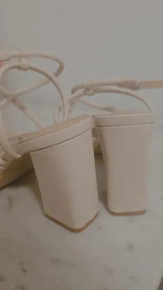 Zapatos de tacón beige