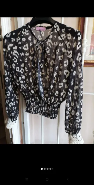 Blusa Denny Rose fantasia leopardata