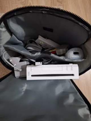Nintendo Wii + Zaino e Accessori