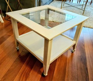 Mesa auxiliar pino blanca con ruedas