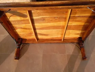 Mesa de madera rústica