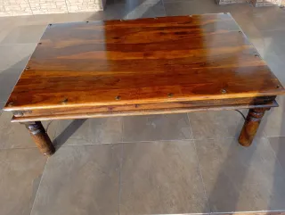 Mesa de madera rústica