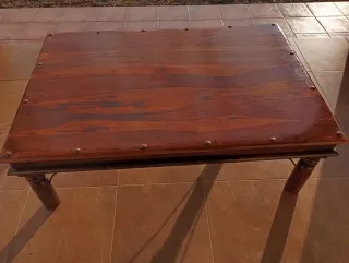 Mesa de madera rústica
