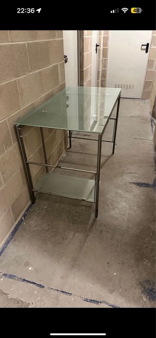 Mesa estudio cristal, de regalo silla de oficina