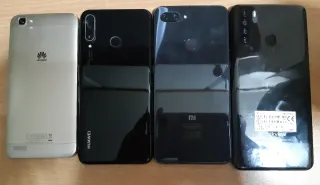 4 Cellulari, per pezzi...