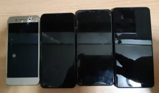 4 Cellulari, per pezzi...