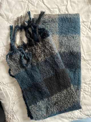 Bufanda larga cuadros azul gris negro