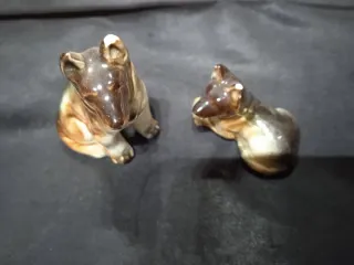 2 Perritos cerámica beige y marrón