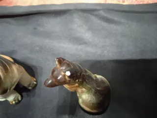 2 Perritos cerámica beige y marrón