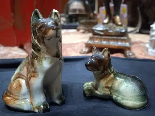 2 Perritos cerámica beige y marrón