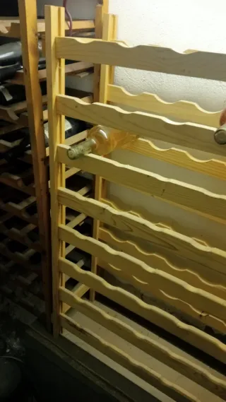 Porta bottiglie in legno