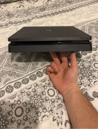 Playstation 4 500GB + 5 Giochi