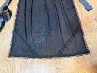 Delantal huertana negro con lazos.