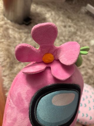 Peluche Among Us Rosa con Flor