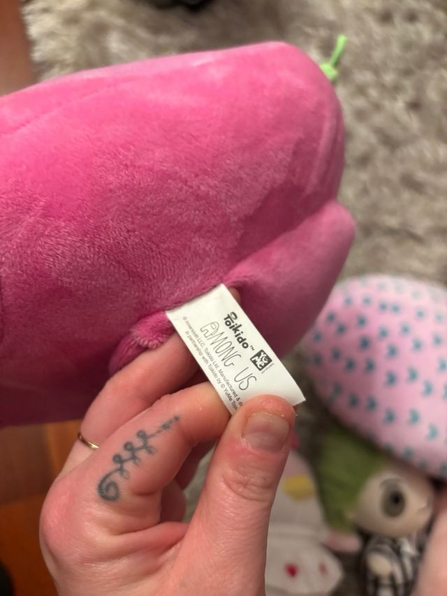 Peluche Among Us Rosa con Flor