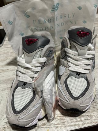 New Balance 9060 Gris/Blanco