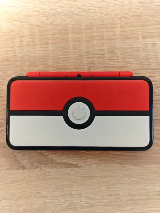 Nintendo 2DS XL Edizione Poké Ball
