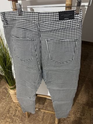 Pantalones pitillo cuadros vichy Stradivarius