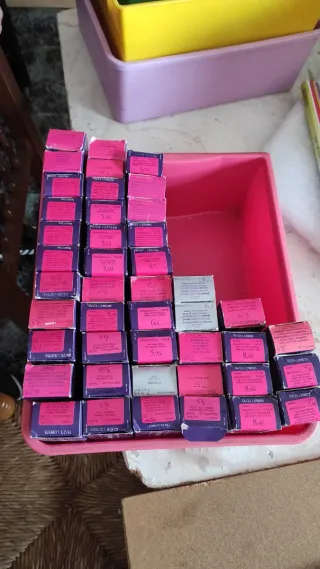 Lote de 44 tubos de tintes profesionales para el c
