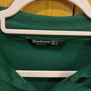 Vestido Stradivarius verde con botones