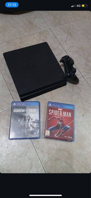 PS4 Nera + Mando Pro + 2 Giochi