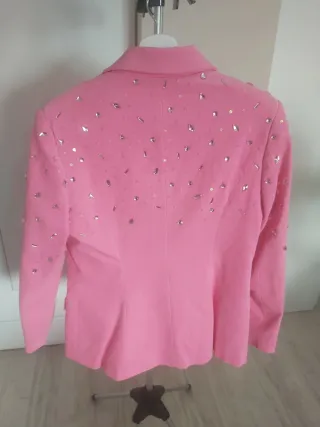 Conjunto Le Cruel Traje Rosa y Camiseta Negra