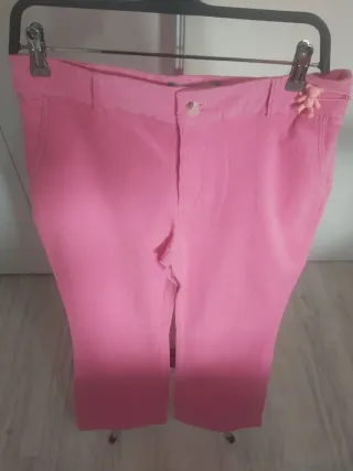 Conjunto Le Cruel Traje Rosa y Camiseta Negra