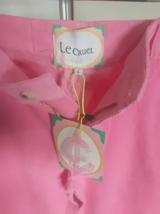 Conjunto Le Cruel Traje Rosa y Camiseta Negra