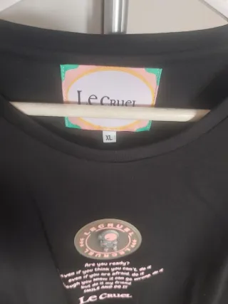 Conjunto Le Cruel Traje Rosa y Camiseta Negra