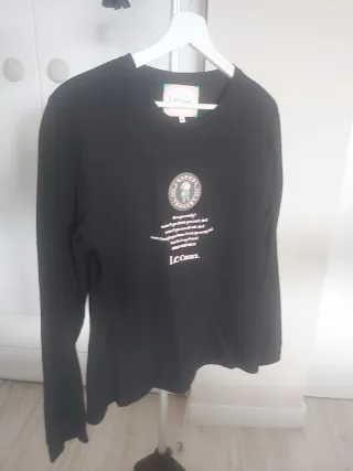 Conjunto Le Cruel Traje Rosa y Camiseta Negra