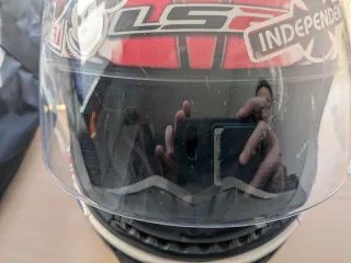 Casco LS2 con pegatinas personalizadas