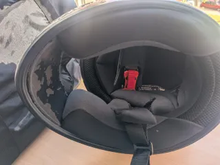 Casco LS2 con pegatinas personalizadas